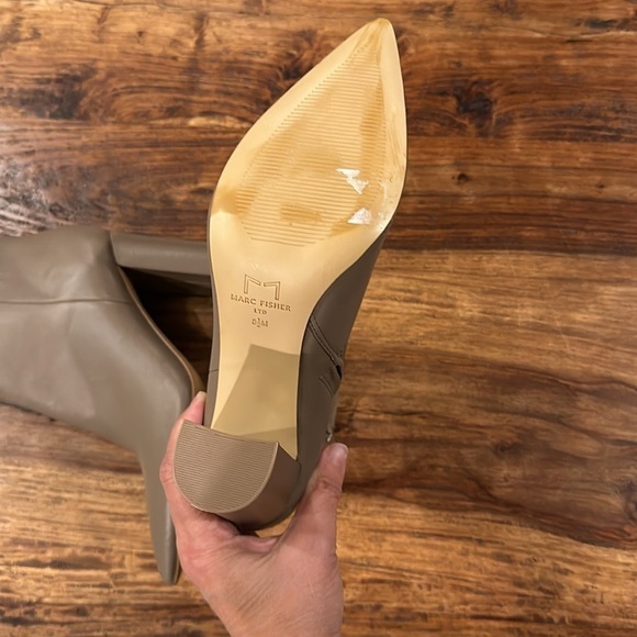 Marc Fisher Mlulani Pointed Toe Heeled Boot in Taupe Sz8.5 NWOB - Picture 10 of 13